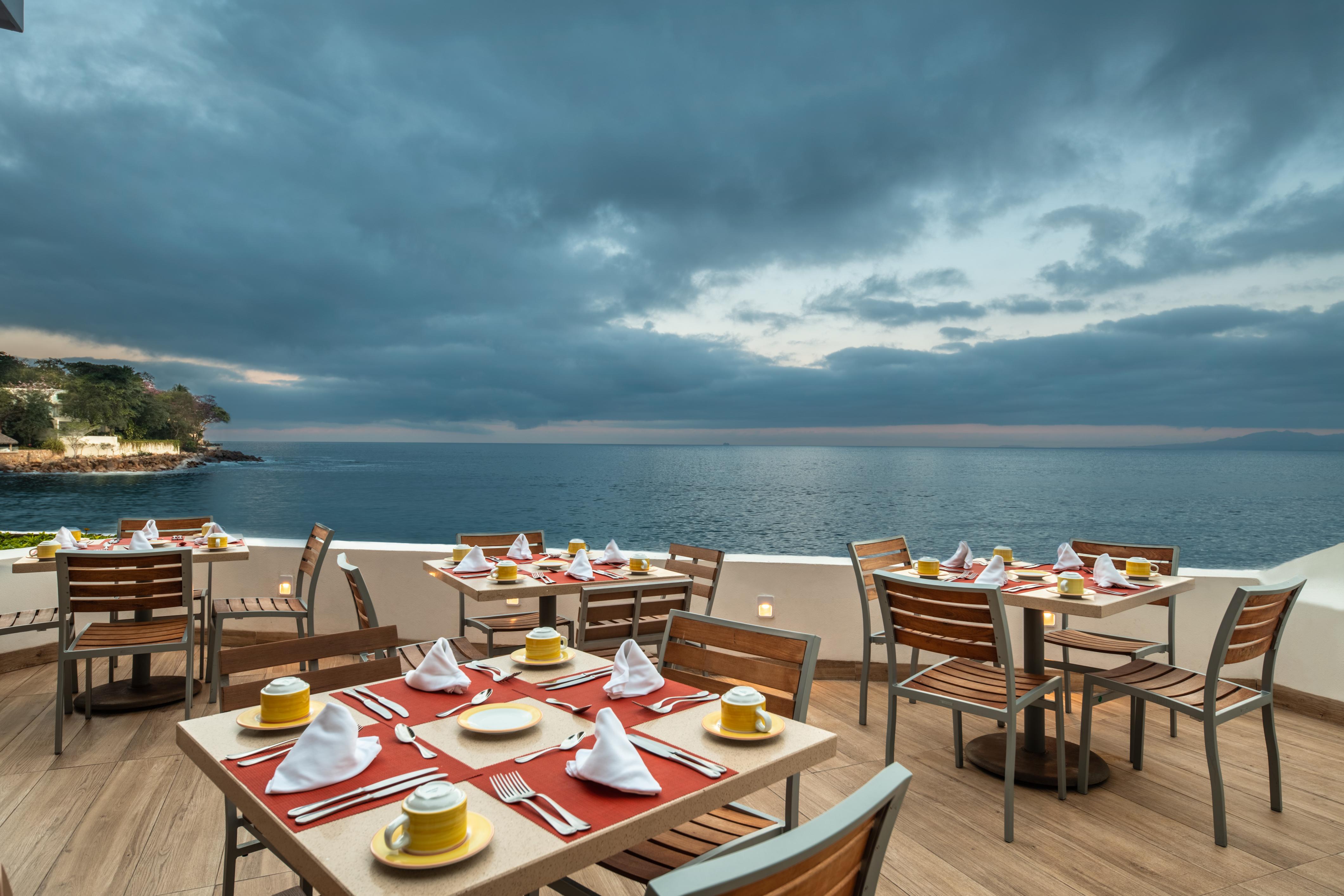 Grand Park Royal Puerto Vallarta Exterior photo The Deck
